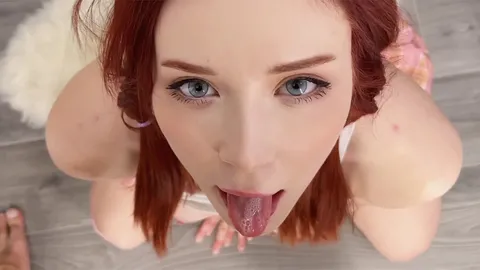 義理の妹がひざまずいて口の中に射精を懇願する